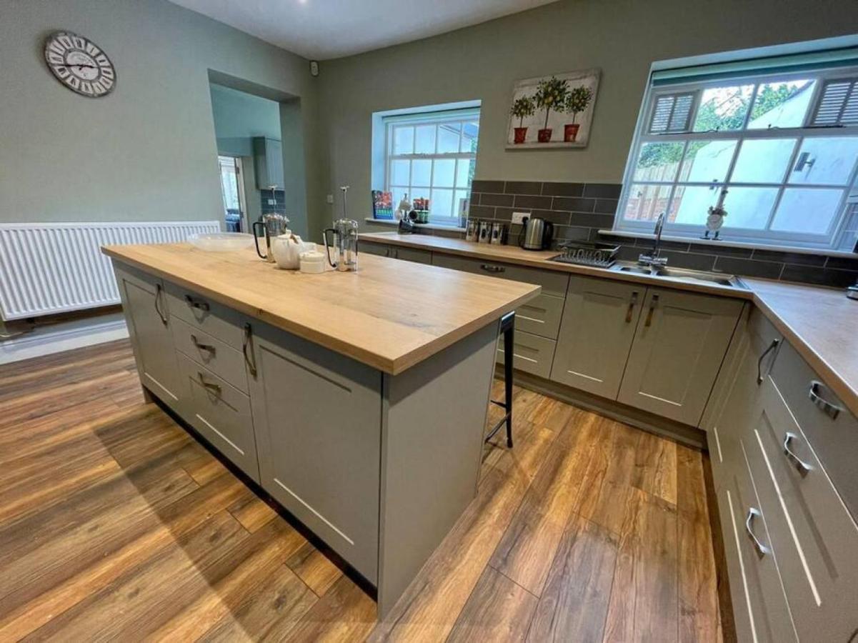 Lydney House Swaffham Sleeps 22 Vila Exterior foto